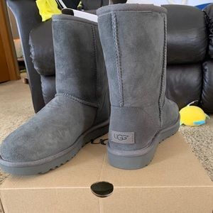 Grey Classic UGG short II boot NWT